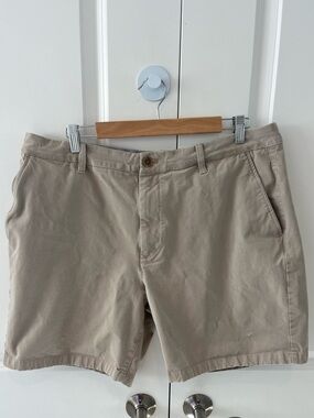 Bonobos Men's 38” waist 7” long flat front chino shorts in khaki